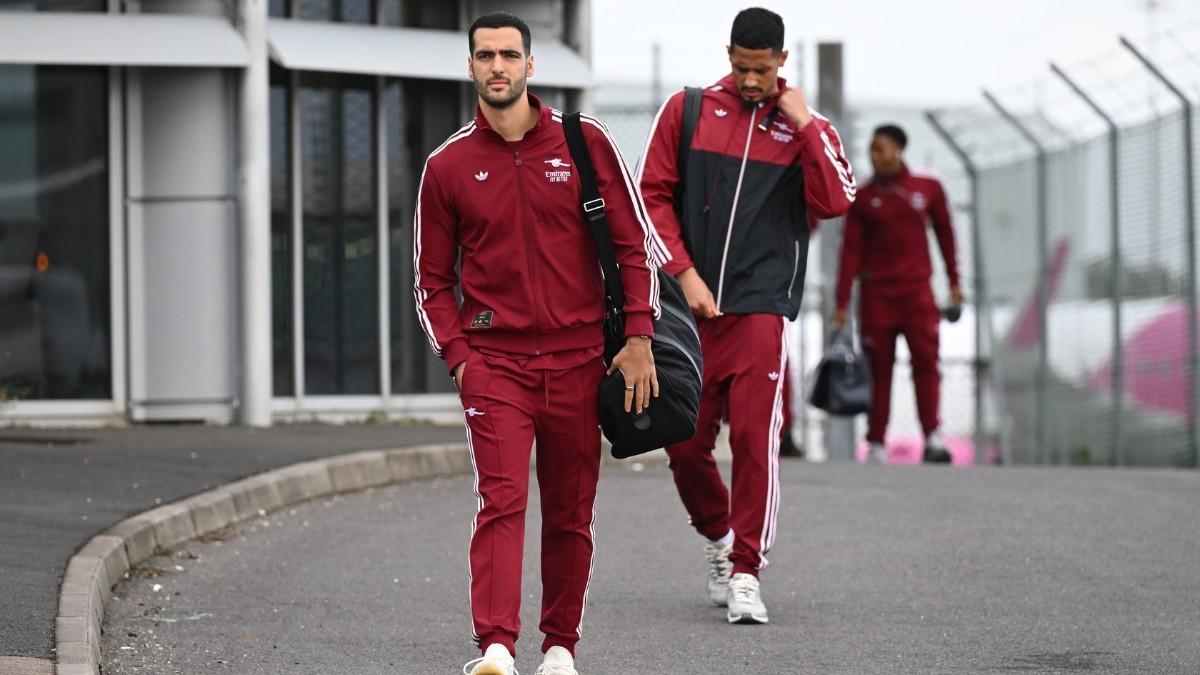 Mikel Merino, en la llegada del Arsenal a Praga