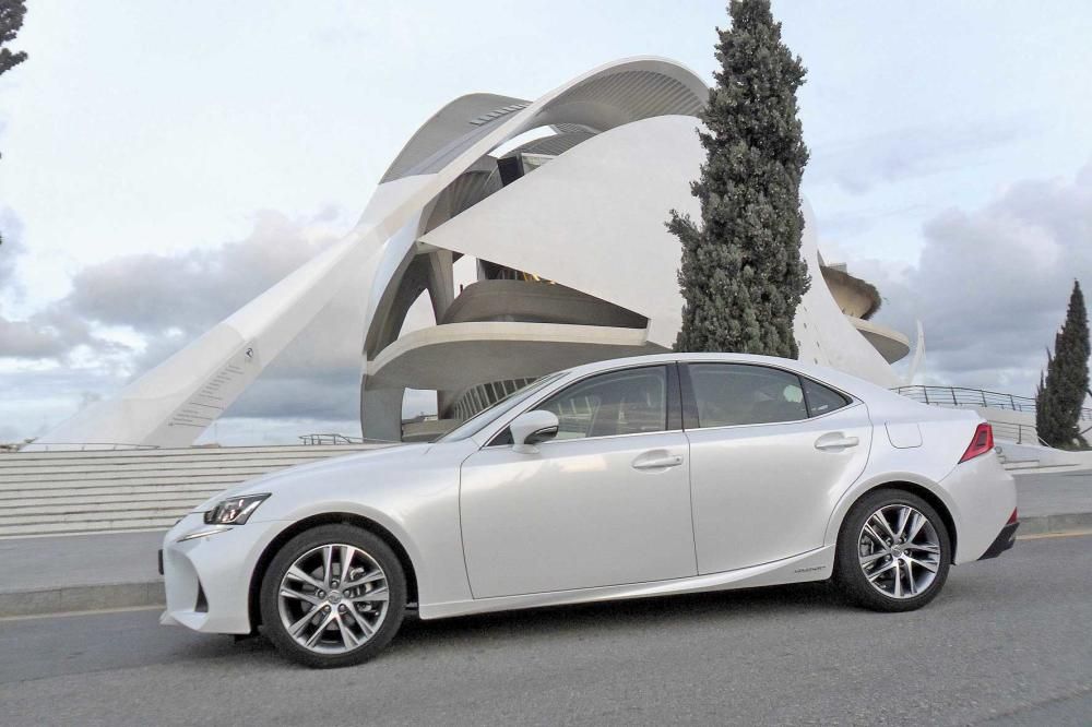 Lexus IS 300h