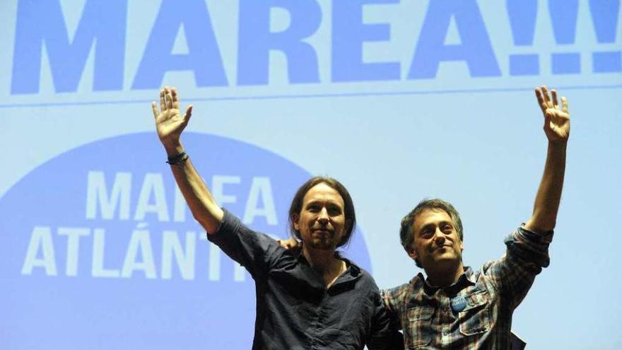 Ferreiro, a la derecha, junto a Iglesias en un mitin en A Coruña en las municipales de 2015.