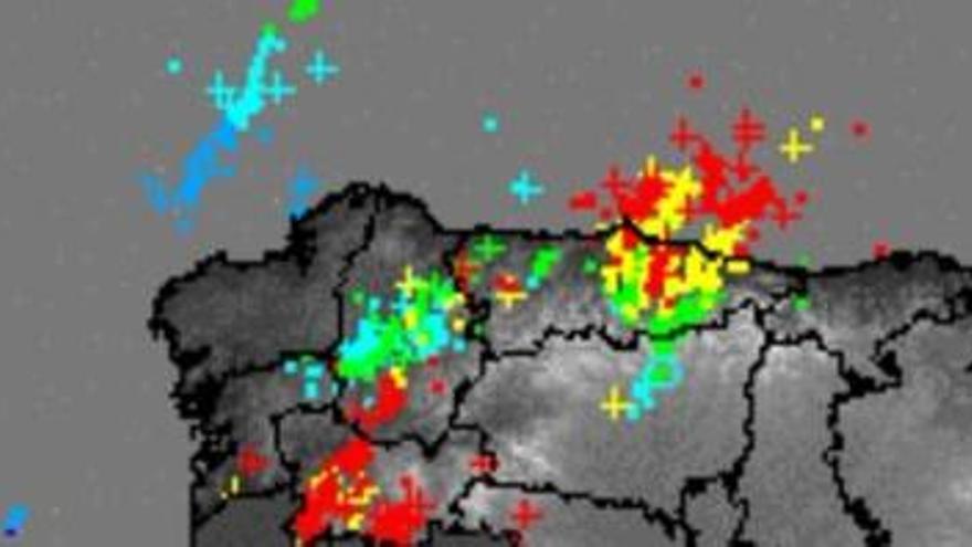 Así se vio desde los satélites la espectacular tormenta eléctrica de Asturias