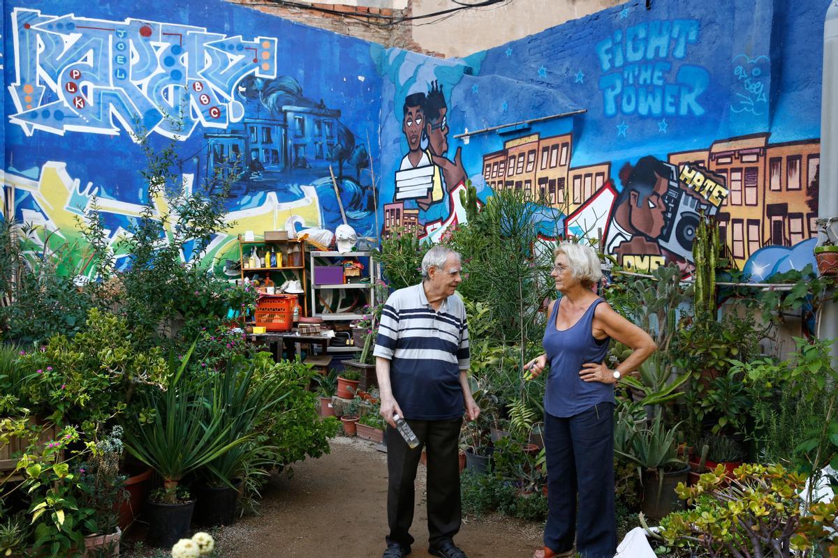 Espai Nur, pequeño jardin en el cruce de Calàbria con Consell de Cent, gestionado por los vecinos