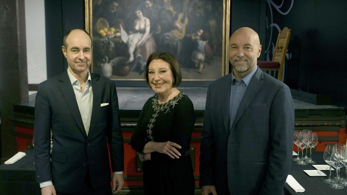 Juan Manuel Del Rey junto a su hermano Armando y su madre, la bailaora Blanca Ávila.