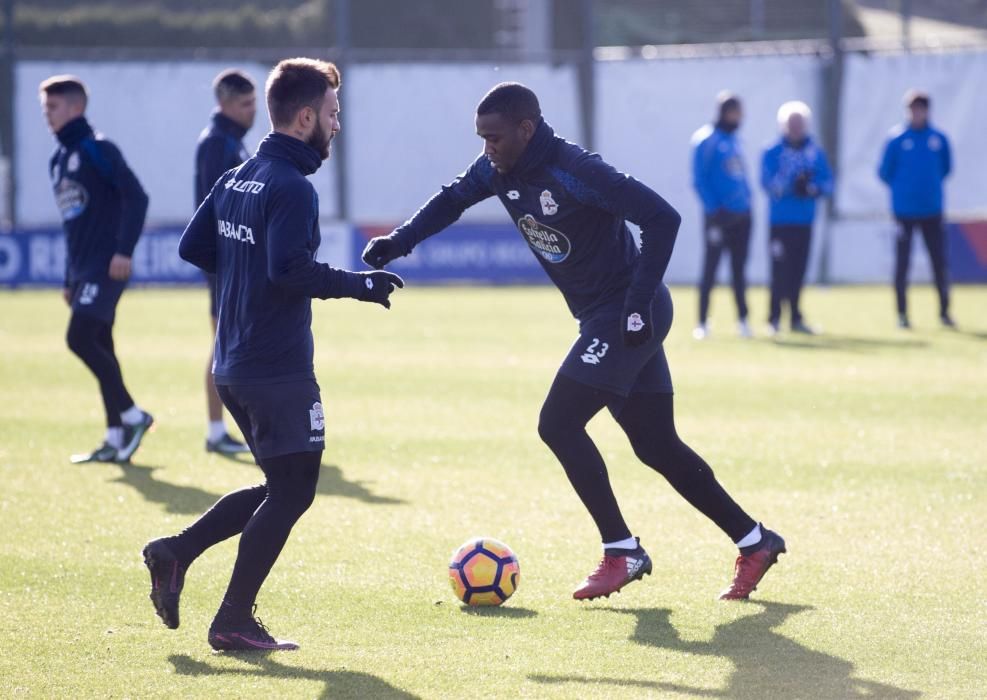 Gaël Kakuta trabajó esta mañana en Abegondo por primera vez desde su incorporación al Deportivo, donde jugará cedido hasta final de temporada.