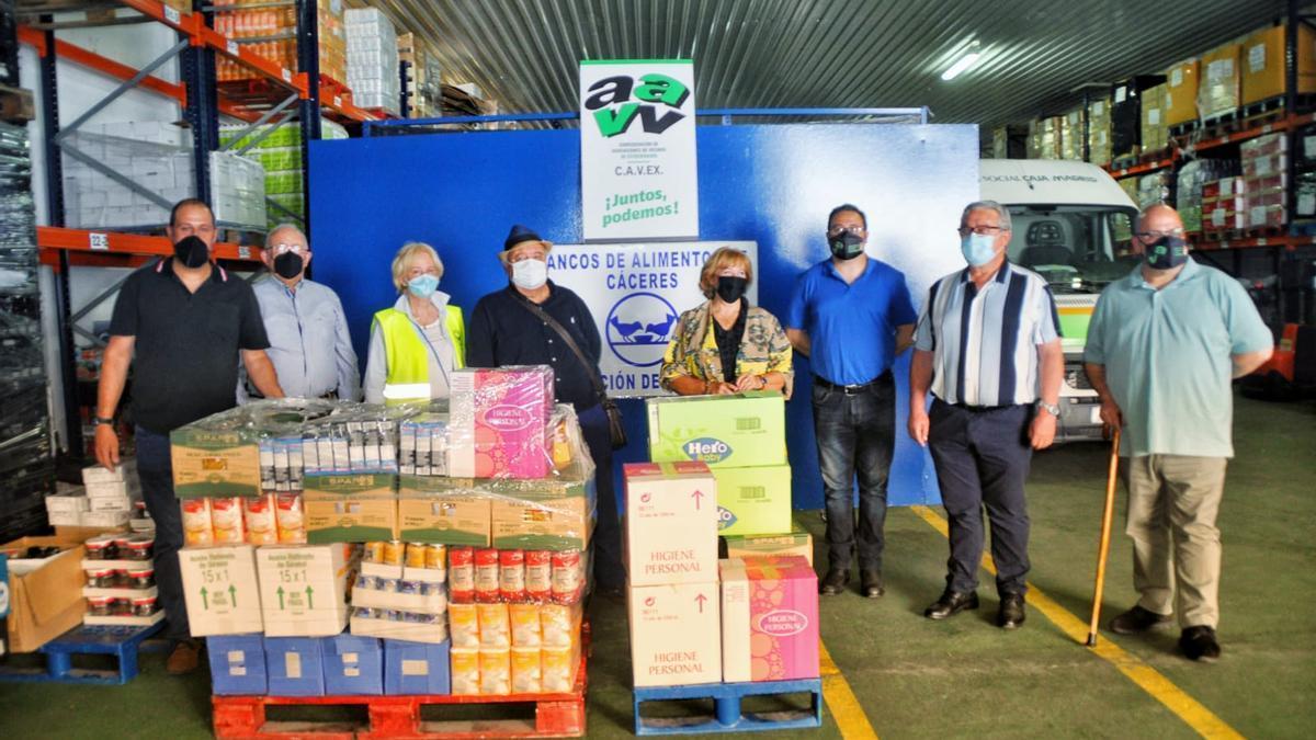 Donación al Banco de Alimentos en Plasencia, que celebra una 'Operación kilo'