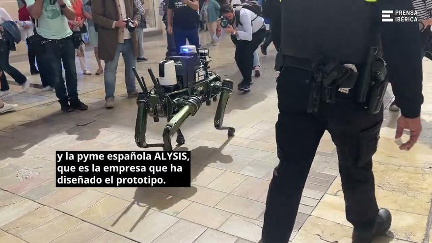 La defensa del futuro, a prueba en Málaga: Un &#039;perro&#039; robot patrulla la calle Larios