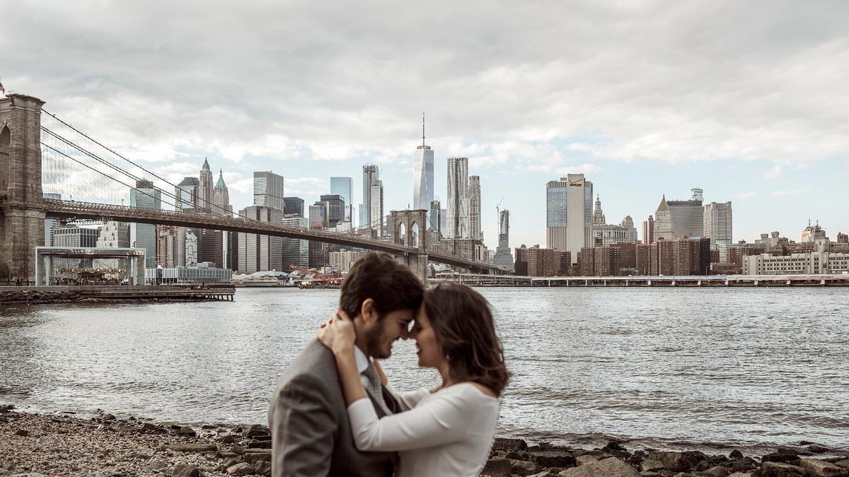 Unos novios en su luna de miel, en Nueva York.