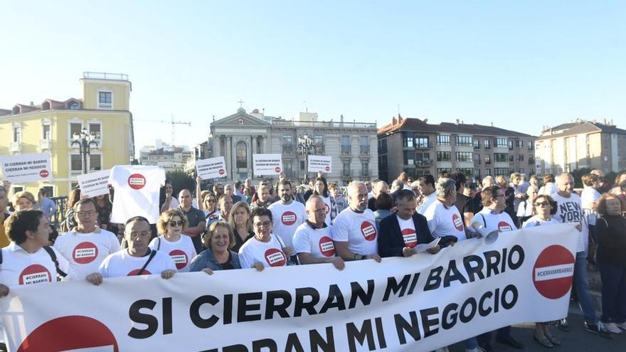 Protesta en el Puente Viejo este viernes por la mañana