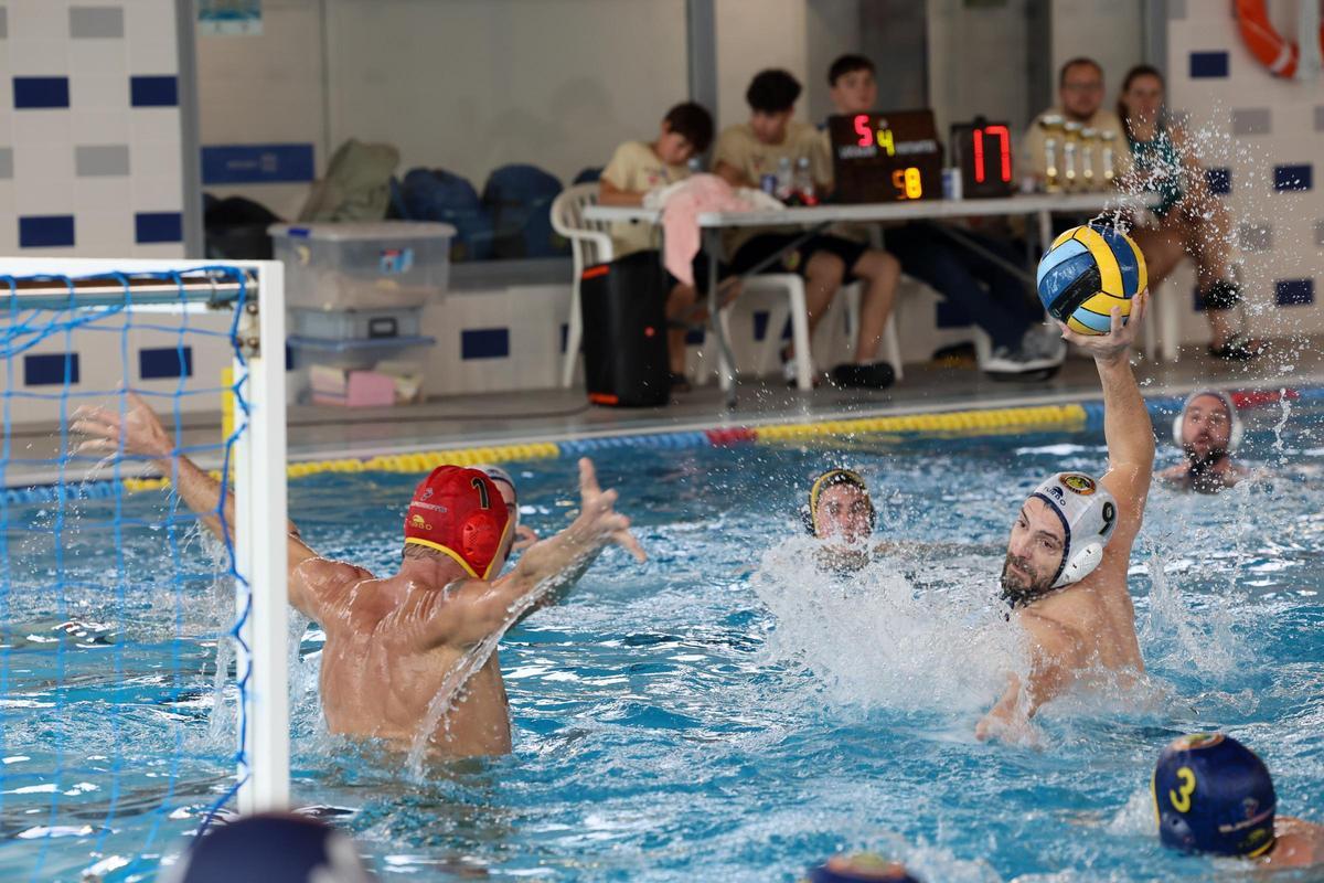 Imágenes del 20 aniversario del Club Waterpolo en la piscina de Sant Josep Imágenes del 20 aniversario del Club Waterpolo en la piscina de Sant Josep