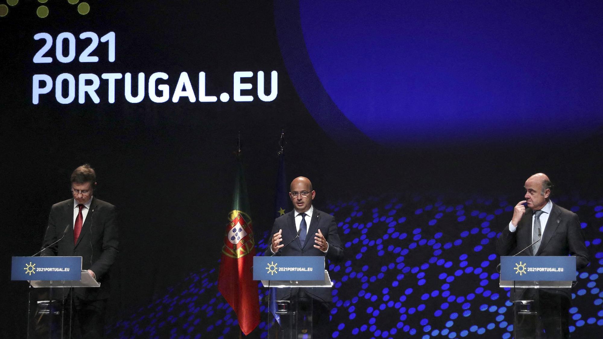 Rueda de prensa de Valdis Dombrovski, Joao Leao y Luis de Guindos tras el encuentro ECOFIN