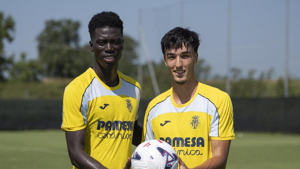 Alassane Diatta (i) y Carlos Maciá (d), los mediocentros de la Cantera Grogueta se encuentran en el ‘stage’ de Italia del Villarreal.