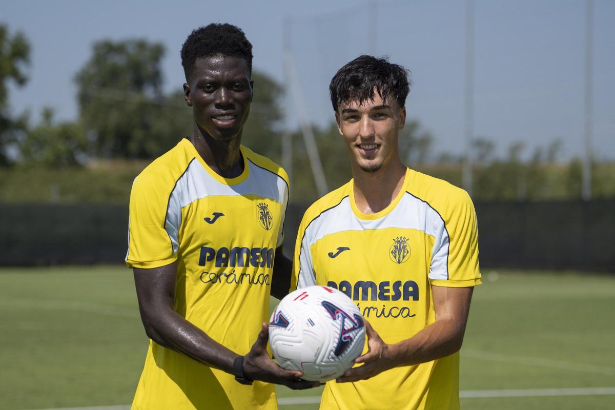 Alassane Diatta (i) y Carlos Maciá (d), los mediocentros de la Cantera Grogueta se encuentran en el ‘stage’ de Italia del Villarreal.