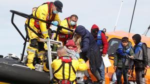 Rescued migrants arrive at the harbour in Dungeness