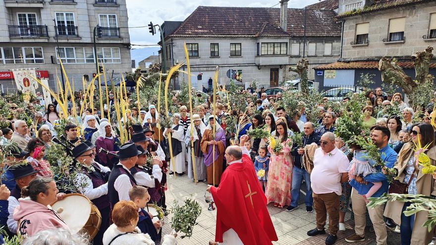 Los fieles de Moaña bendicen sus ramos