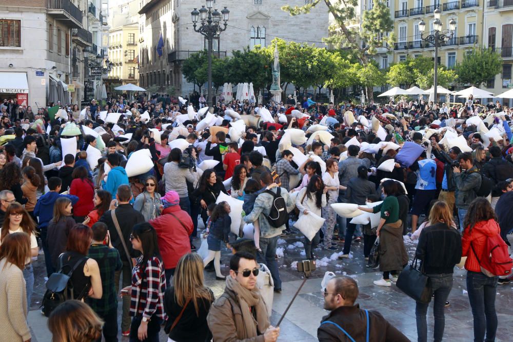 Guerra de almohadas en Valencia