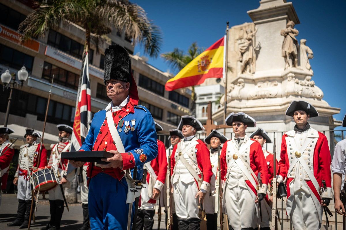 Entrega de medallas y Capitulación de la Gesta del 25 de julio