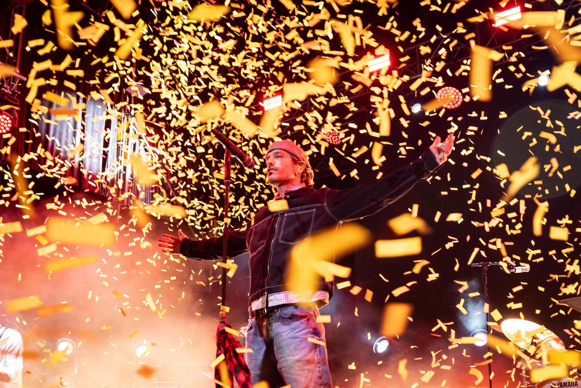 En imágenes | Marlon estalla en su concierto en la plaza del Pilar