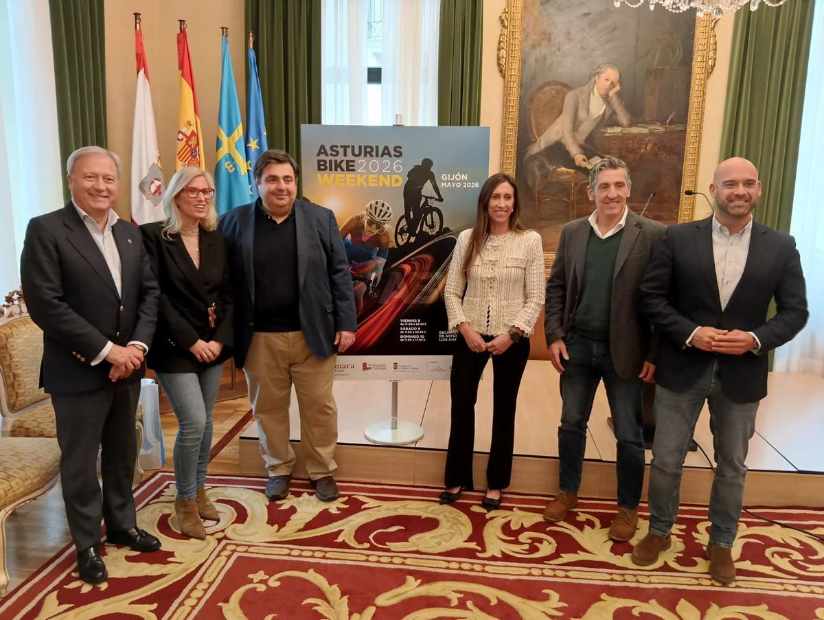 Por la izquierda, Álvaro Alonso, Lara Martínez, Pelayo Barcia, Ángela Pumariega, Jorge Pañeda y Jesús Martínez Salvador.