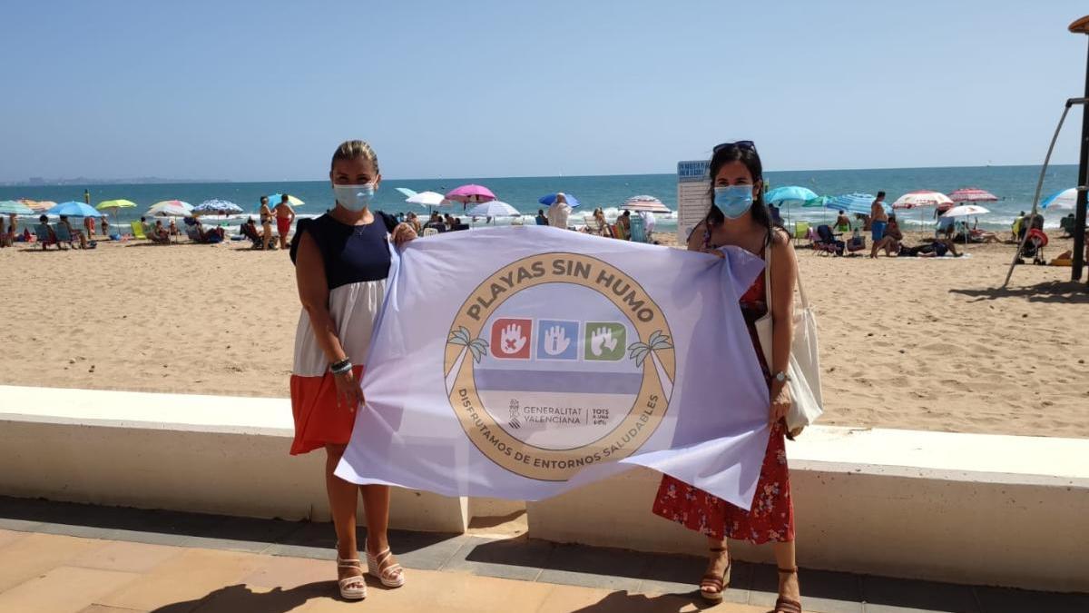 La campaña de las playas sin humo esta mañana en Urbanova