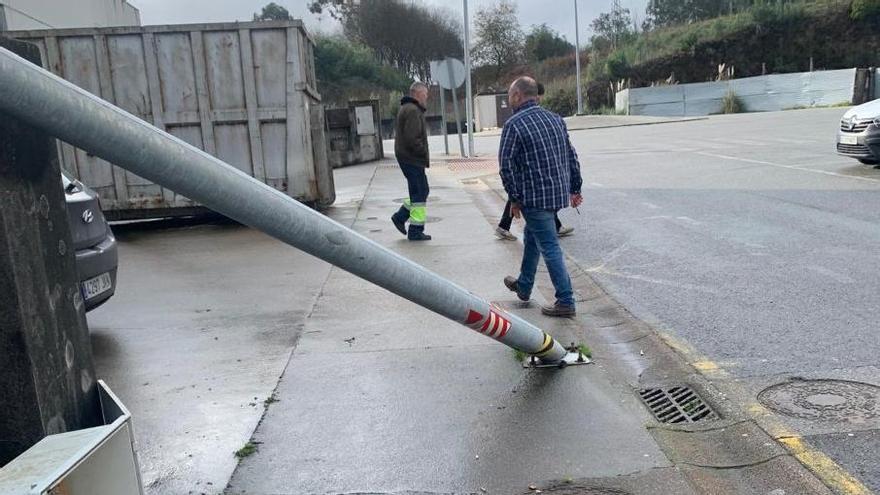 Las farolas de la discordia en Barro