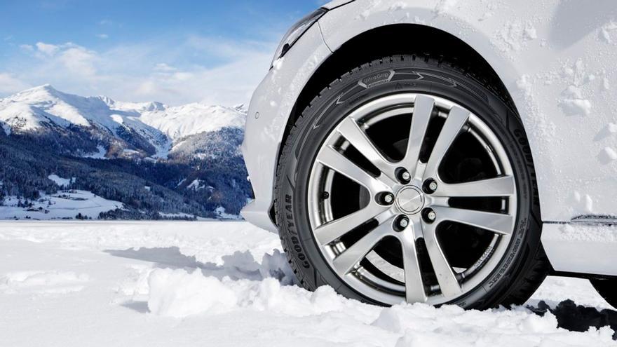 Neumático de invierno o mixto: ¿Cuál es mejor compra para conducir con lluvia o nieve?