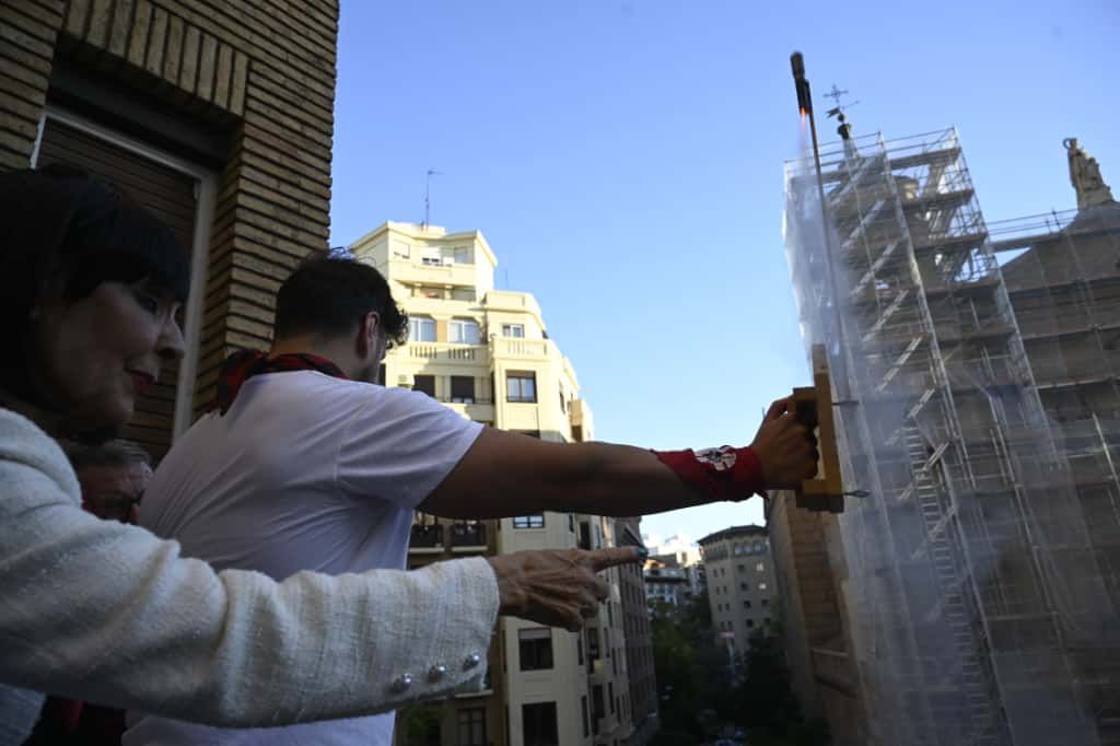 En imágenes | Primer día de las Fiestas del Pilar con las peñas y el pregón