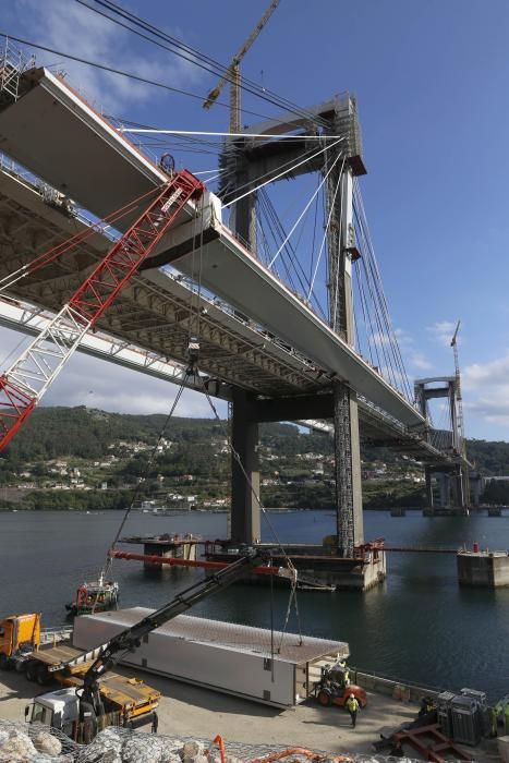 Instalación de los tableros en el puente de Rande