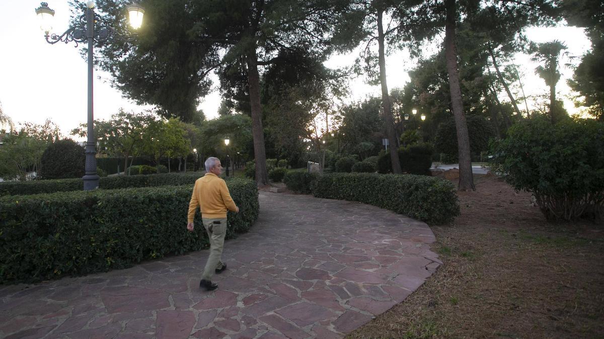 Una zona verde de la urbanización Los Monasterios.