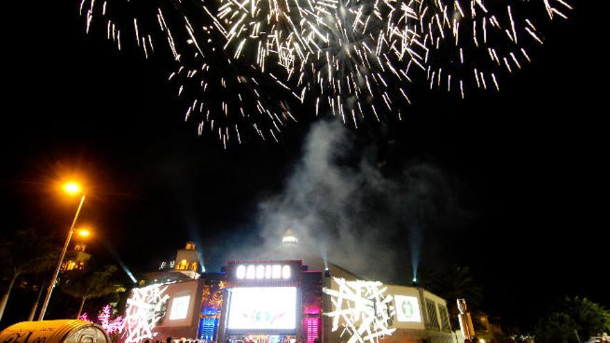 Un momento de los fuegos artificiales con los que se inició la velada.