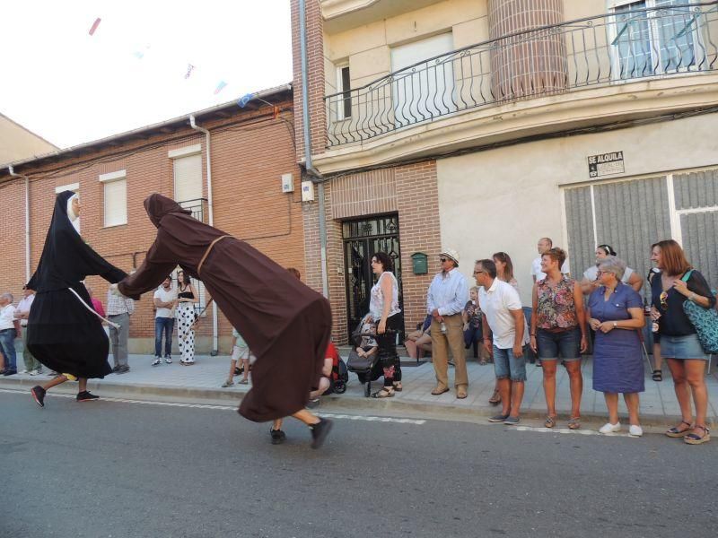 Gigantes y cabezudos en Camarzana de Tera