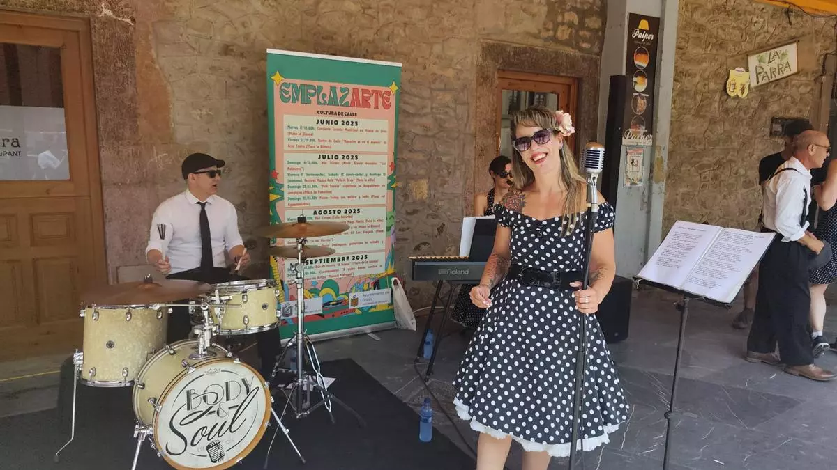 Grado no para y llena las plazas de cine, música, magia y "folixa branu" para las tardes de agosto y los domingos de mercado en la villa