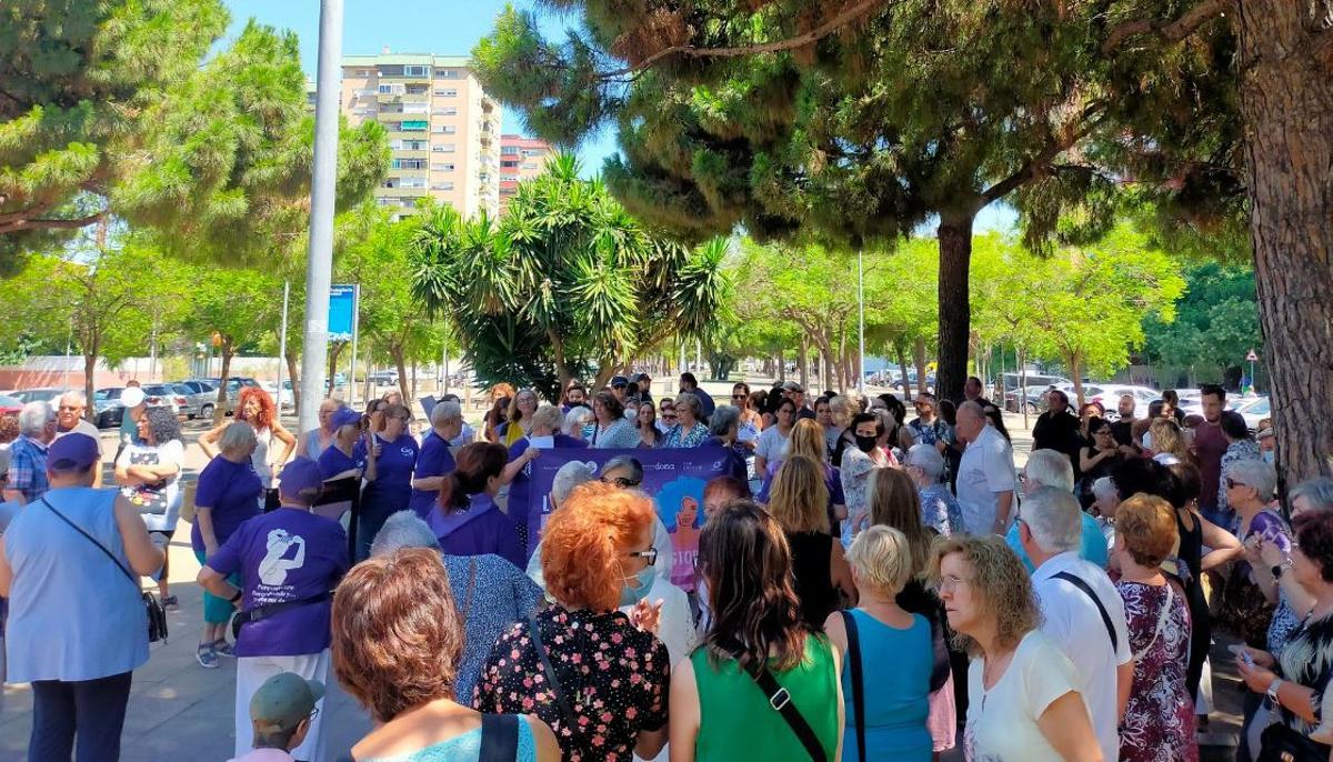 Veïns de l’Hospitalet es manifesten contra els intents d’agressions sexuals del Gornal