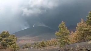 Així es generen els llamps sobre el volcà de La Palma | Vídeo