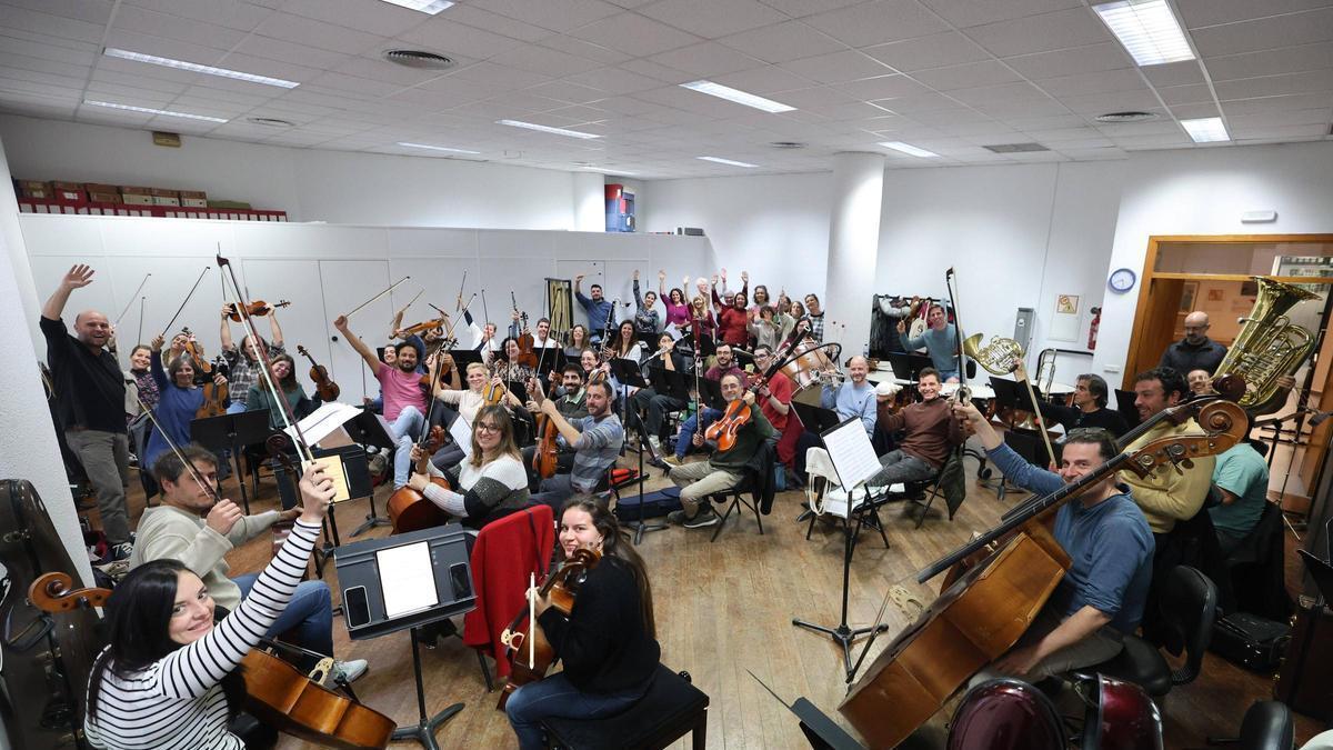 Ensayo de la Orquestra Simfònica Ciutat d'Eivissa con Miquel Àngel Aguiló del pasado 18 de enero.