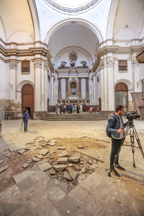 El Ayuntamiento abrió ayer las puertas de la iglesia de San Agustín que no se utiliza para el culto desde 1987 por su mal estado de conservación y aseguró que va a transformar el templo en un espacio