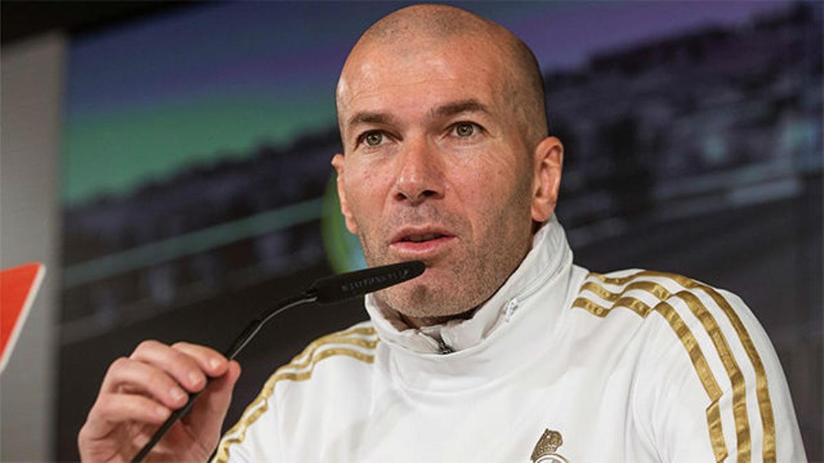 Zidane: "No contemplo que Bale se marche ahora"