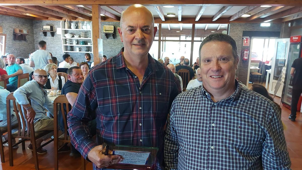 VÍDEO: La sorpresa de los pescadores de Cudillero al secretario de la Cofradía, que se jubiló en agosto tras 42 años de servicio: "La rula fue mi casa"