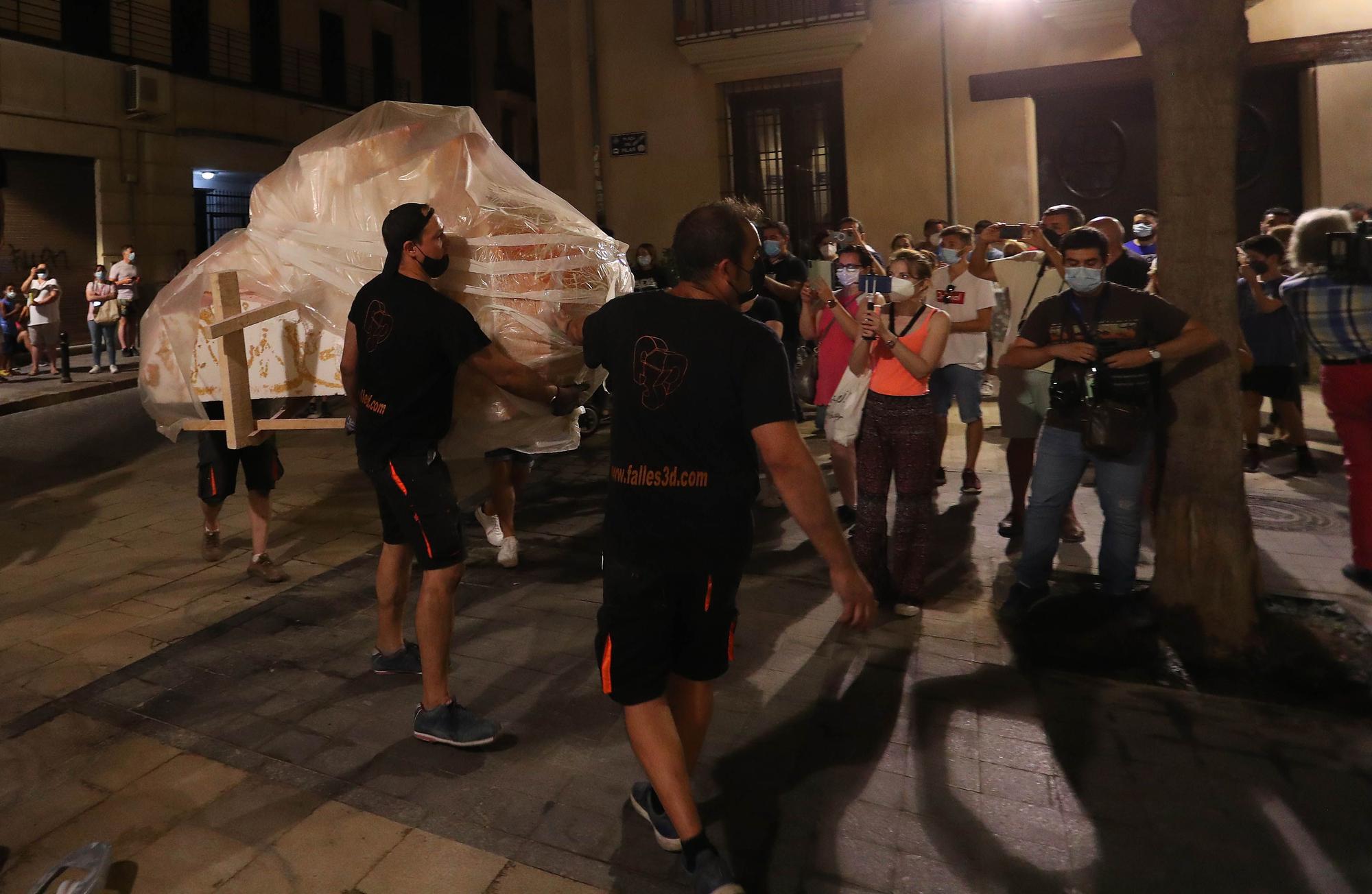 Plantà 2021. Impresionante entrada de la falla del PIlar por la calle Maldonado