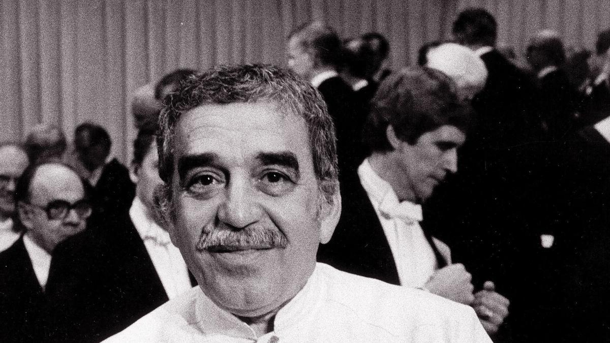 Gabriel García Márquez, con su traje liqui liqui, tras recibir el Premio Nobel de Literatura.