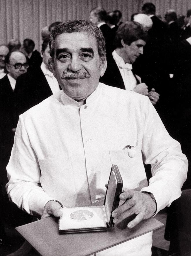 Gabriel García Márquez, con su traje liqui liqui, tras recibir el Premio Nobel de Literatura. 