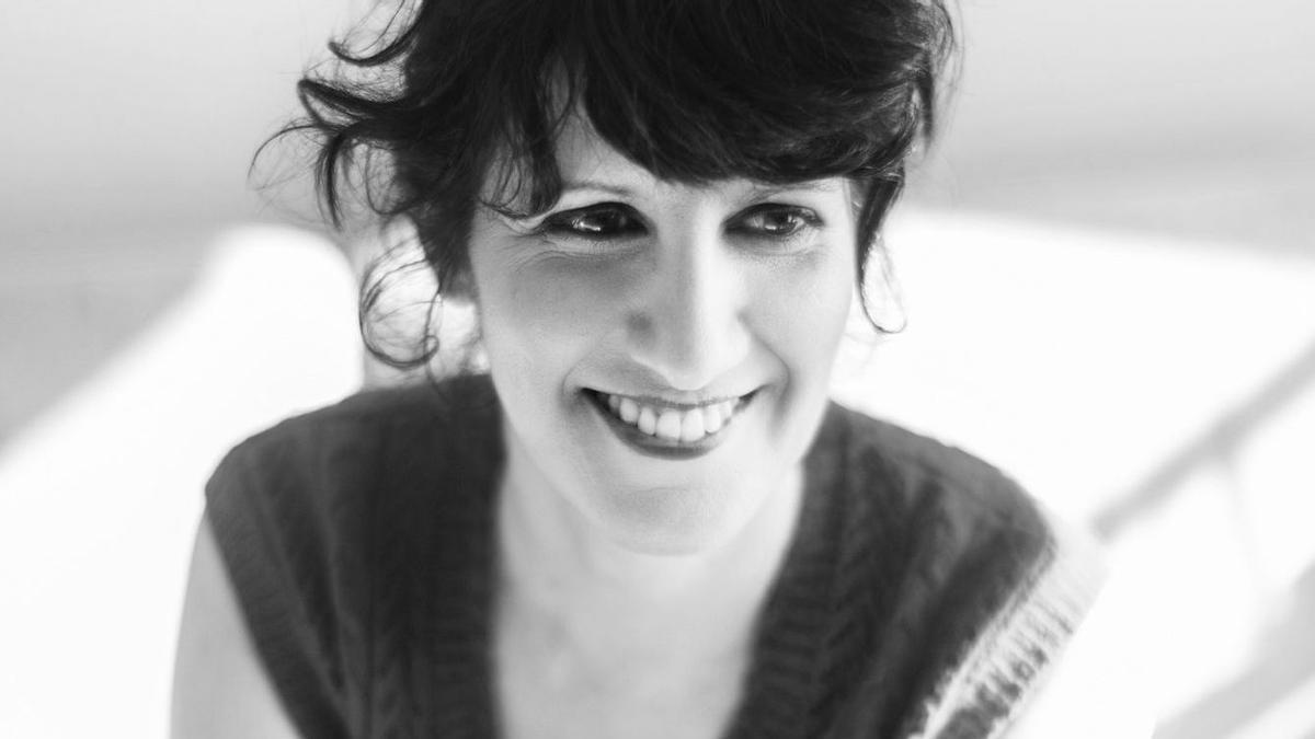 RESEÑA LITERARIA | Mireya Hernández, una sinfonía de fragmentos