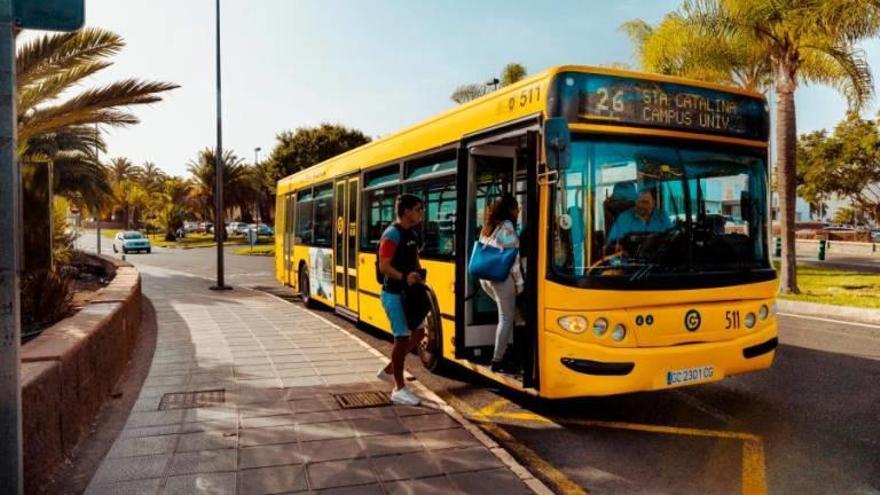 Los viajeros de guaguas urbanas bajan un 47,1% en Canarias durante marzo