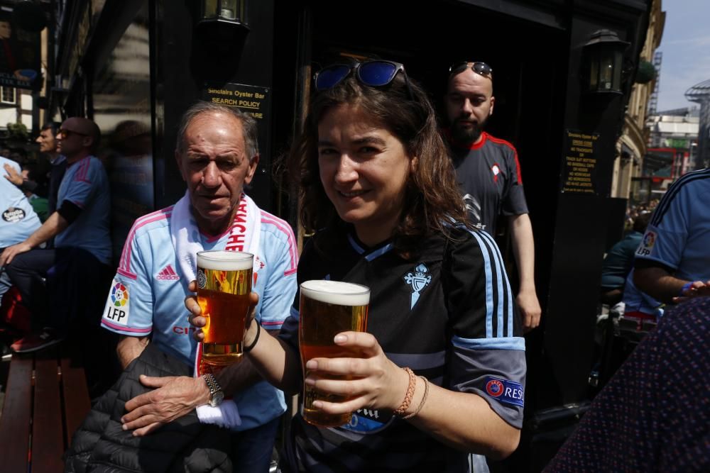 Manchester se tiñe de azul celeste