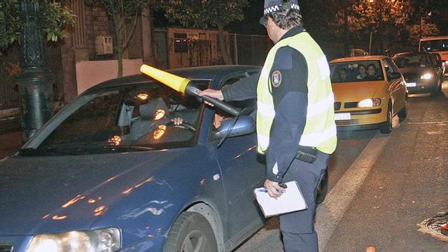Denuncian a un conductor en Vigo por ir ebrio y con un machete de 50 ...