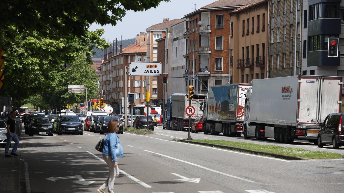 Tráfico en la avenida Príncipe de Asturias.