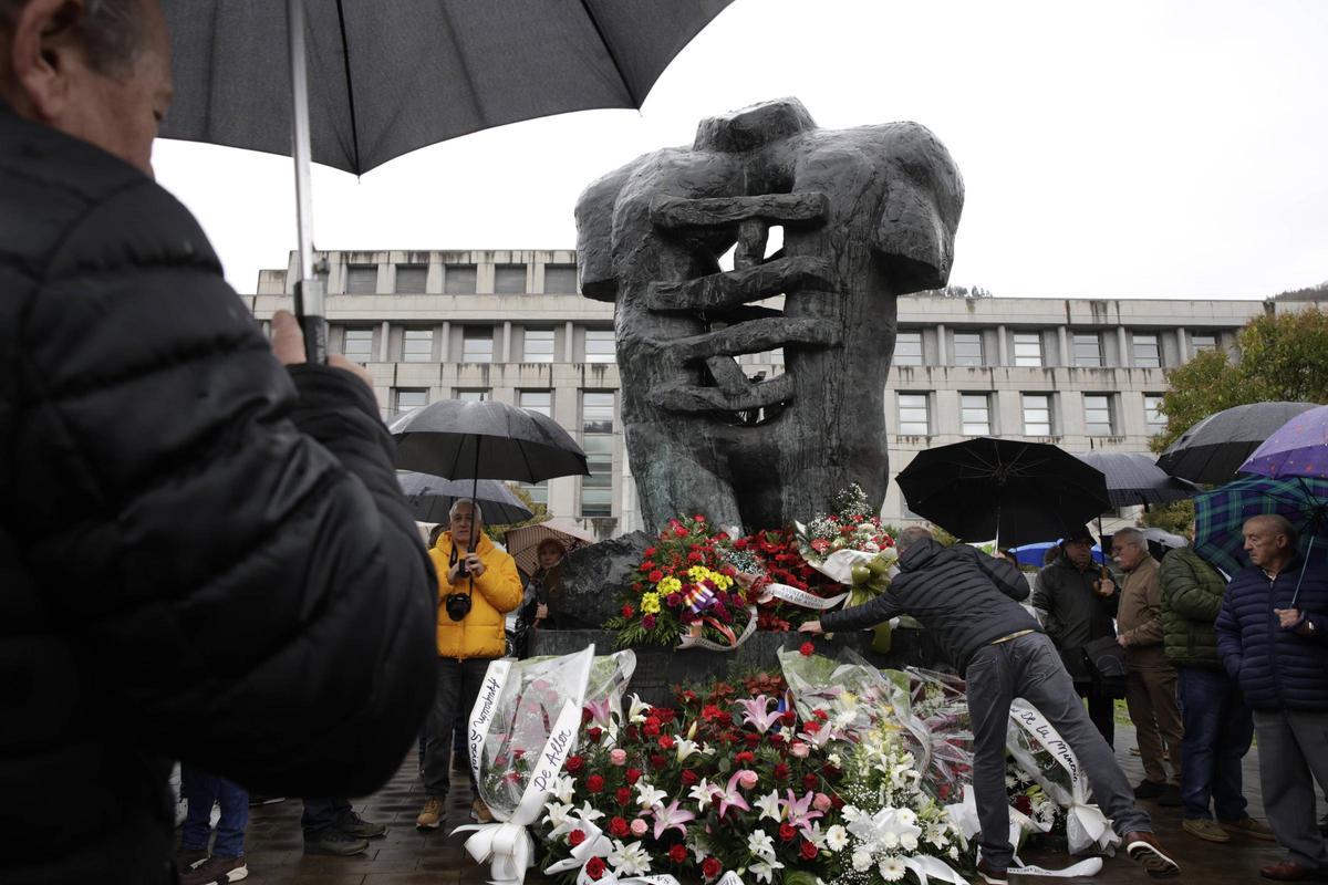 La ofrenda floral de Mieres.