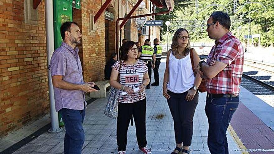 Els alcaldes denuncien la manca d&#039;inversió en la línia del tren descarrilat