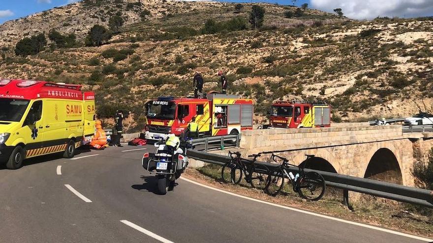 Rescatan a un ciclista tras caer desde 4 metros, en Altura