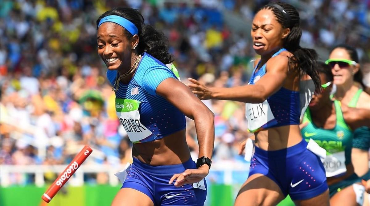 ecarrasco35194363 usa s allyson felix attempts to hand the baton to usa s engl160818192943