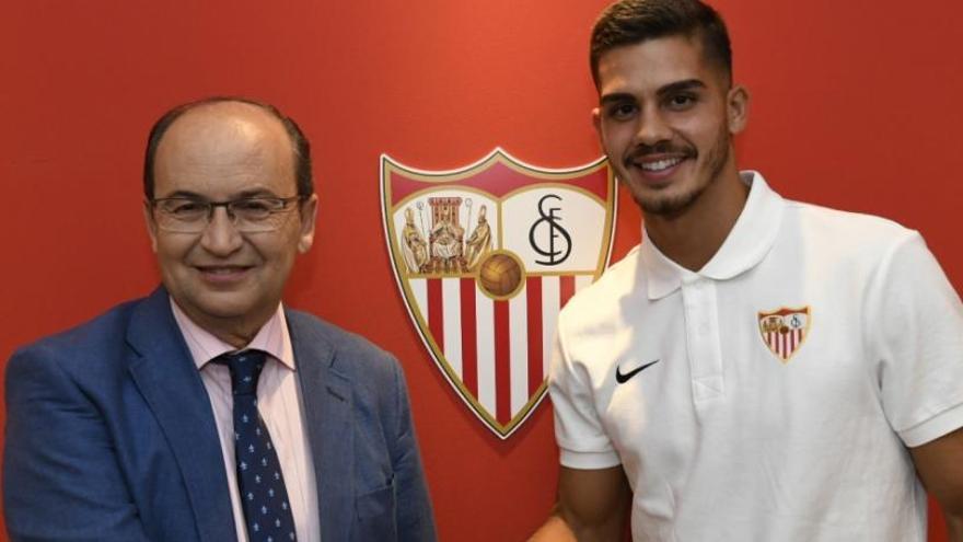 André Silva defenderá al Sevilla.