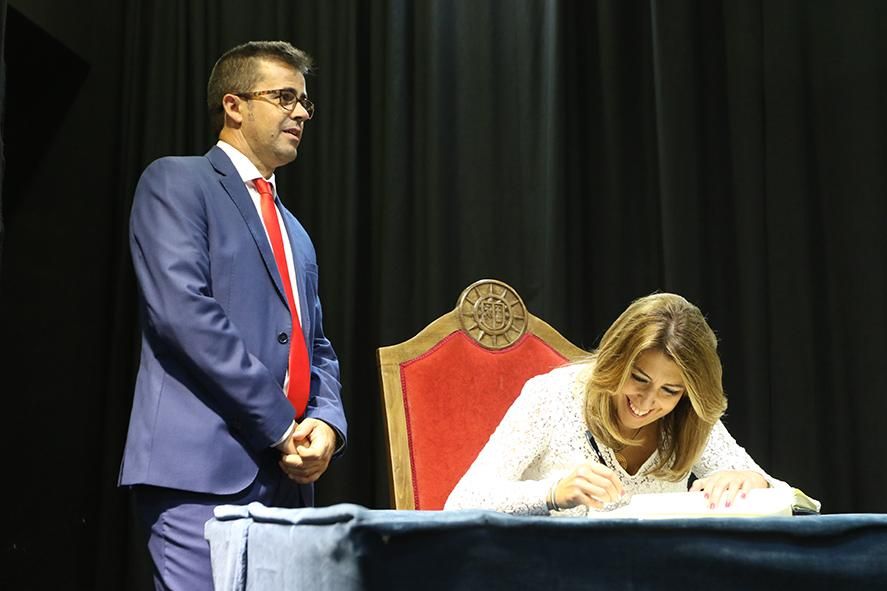 Susana Díaz inaugura el centro de la madera de Encinas Reales.